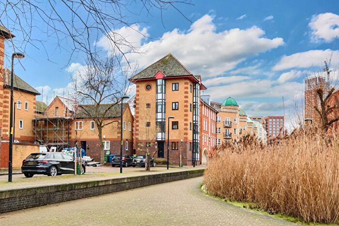 1 Bedroom Flat For Sale In Middleton Drive, London, SE16