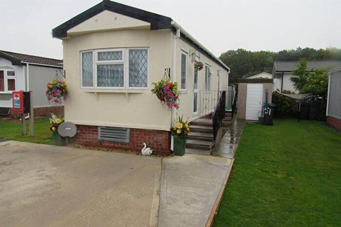 1 Bedroom Mobile Home For Sale In Bluebell Woods, Shalloak Road, Canterbury, CT2
