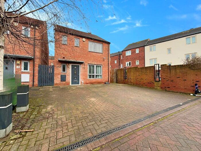 3 Bedroom Detached House For Sale In Davy Road, Castleford, WF10
