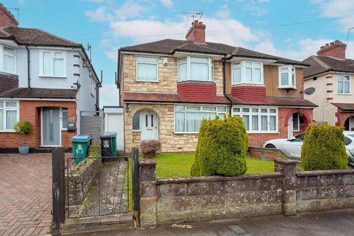 3 Bedroom Terraced House To Rent In Sheepcot Lane, Watford, Hertfordshire, WD25