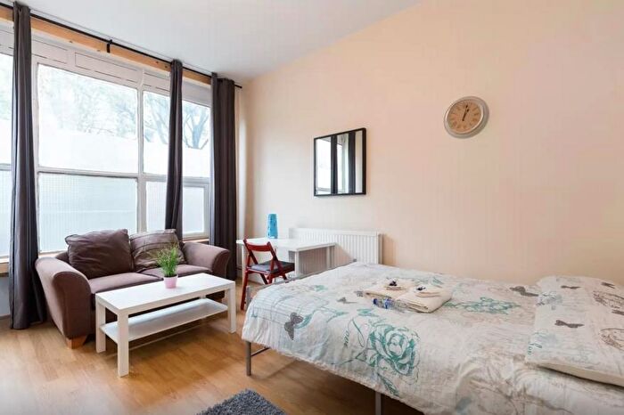 3 Bedroom Flat To Rent In Cannon Street Road, London, E1