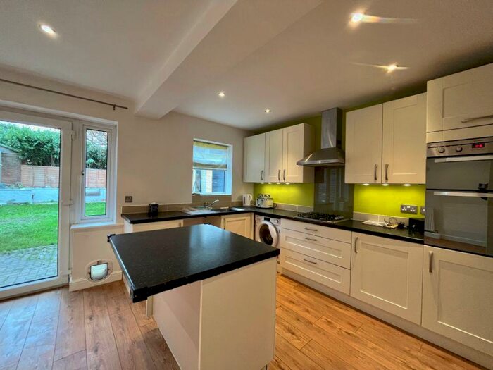 3 Bedroom Semi-Detached House To Rent In Kings Avenue, Tongham, GU10