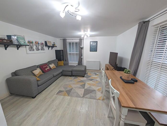 2 Bedroom Flat For Sale In Barrack Road, Dorchester, DT1