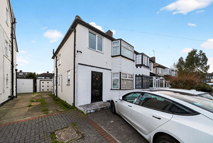 3 Bedroom Semi-Detached House For Sale In Roundaway Road, Clayhall, IG5
