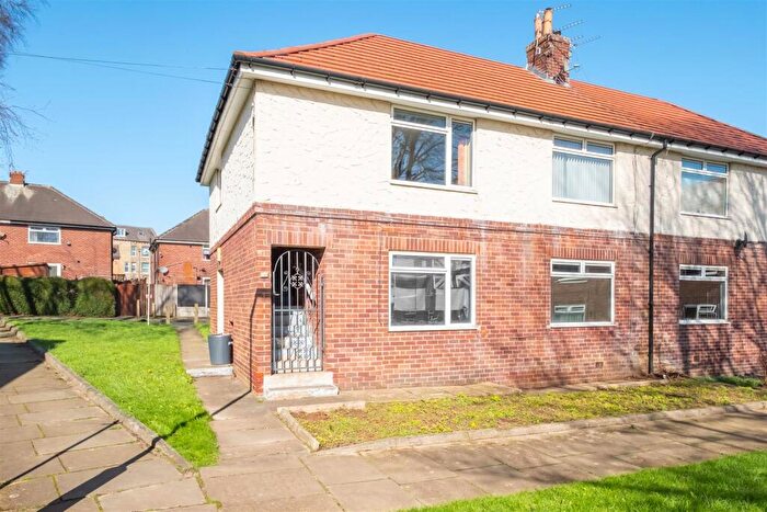 1 Bedroom Apartment For Sale In Sandholme Crescent, Hipperholme, Halifax, HX3