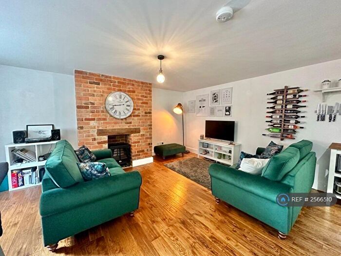 2 Bedroom Flat To Rent In Bull Inn Close, Weedon, Northampton, NN7