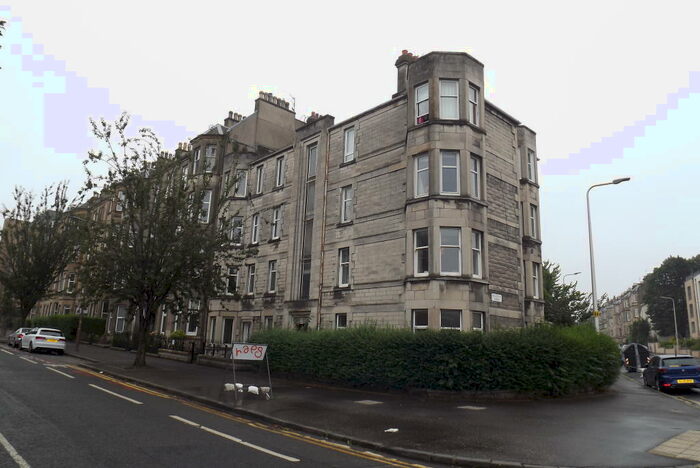 2 Bedroom Flat To Rent In McDonald Road, Edinburgh, EH7
