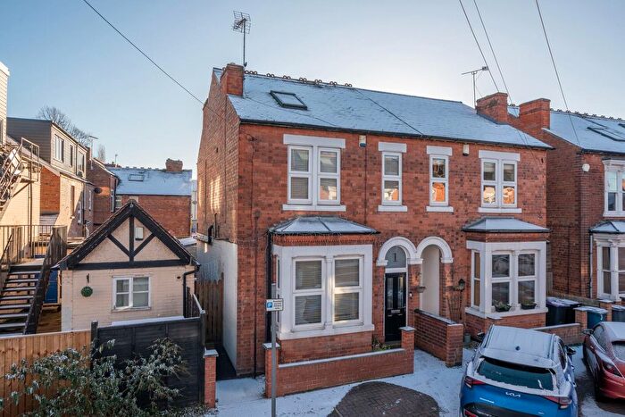 3 Bedroom Semi Detached House For Sale In Hardwick Grove, West Bridgford, Nottingham, NG2