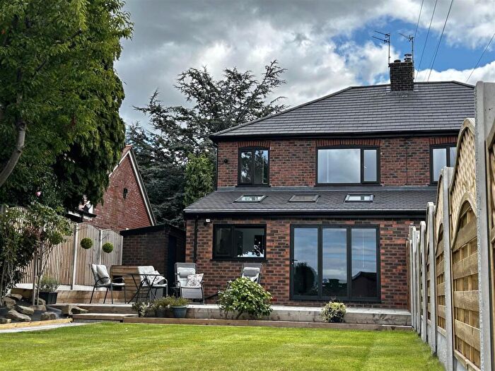3 Bedroom Semi-Detached House For Sale In Oldham Road, Ashton-Under-Lyne, OL7