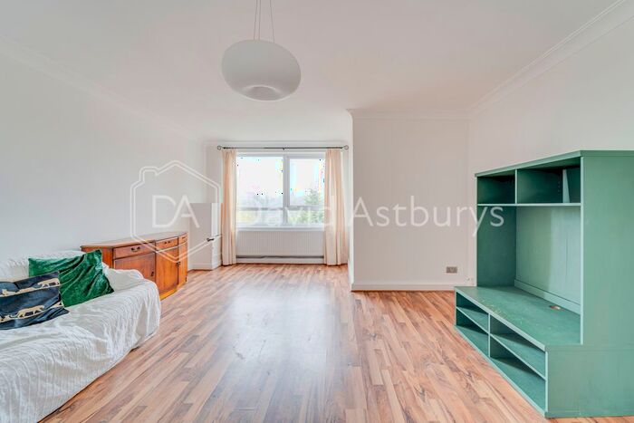 2 Bedroom Flat To Rent In Holden Road, Woodside Park, London, N12