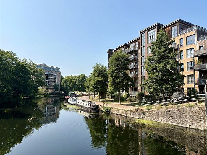 1 Bedroom Flat For Sale In Dockside Court, Harry Zeital Way, Hackney, E5