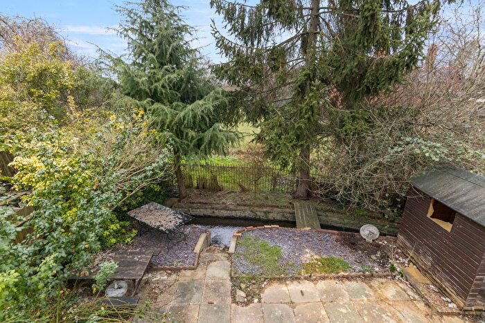 Studio To Rent In Birch Green, Staines, TW18