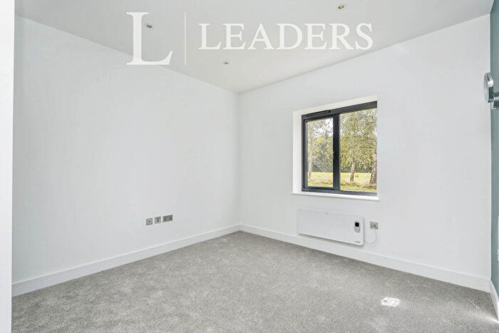 2 Bedroom Apartment To Rent In Ringwood Road, SO40