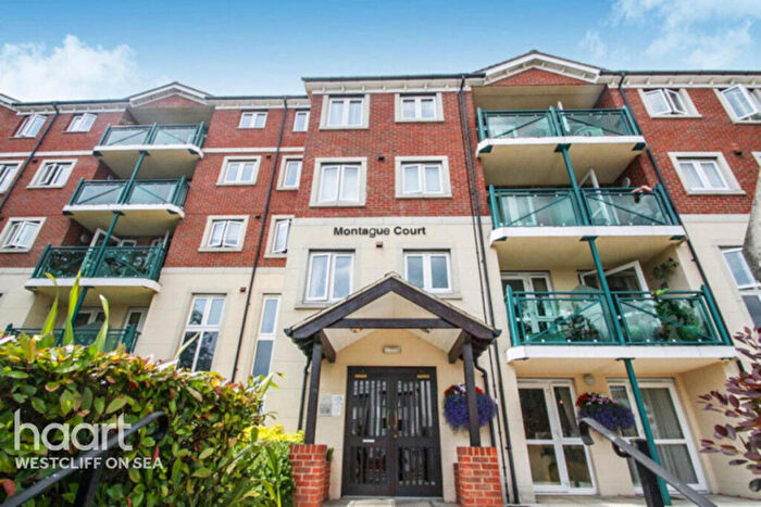 1 Bedroom Flat For Sale In Hamlet Court Road, Westcliff-On-Sea, SS0