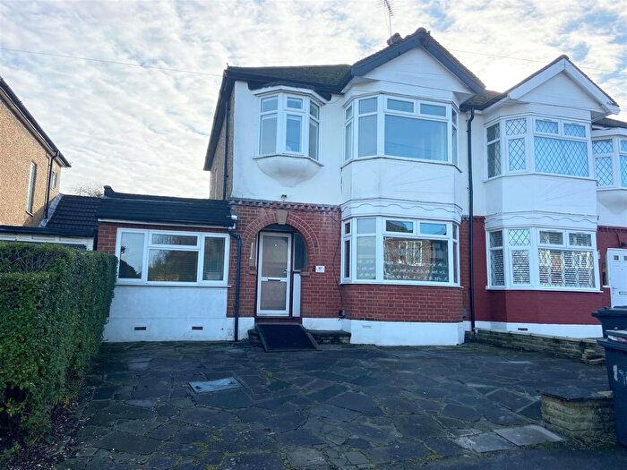 4 Bedroom Semi-Detached House To Rent In Aberdale Gardens, Potters Bar, Herts, EN6