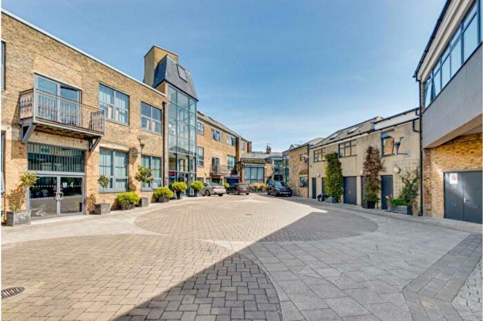 4 Bedroom Flat To Rent In The Courtyard Villiers Road, Willesden Green, NW2