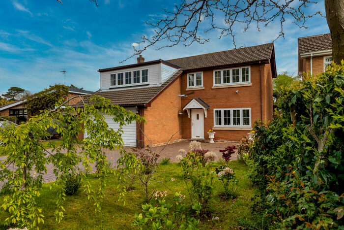 4 Bedroom Detached House For Sale In Mollington Court, Chester, CH1
