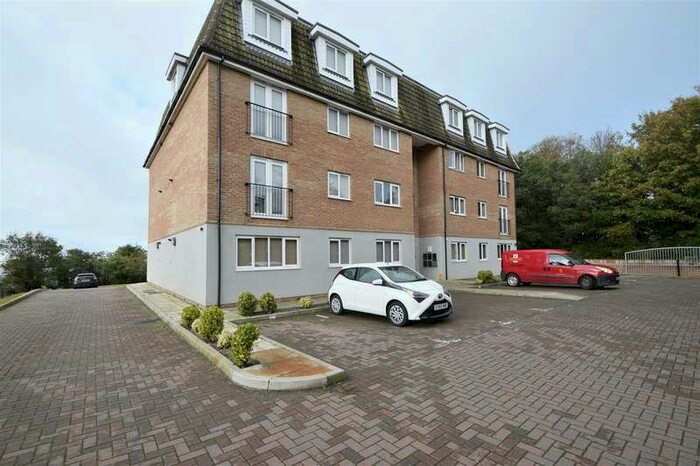 2 Bedroom Flat To Rent In The Ridge, Hastings, TN34