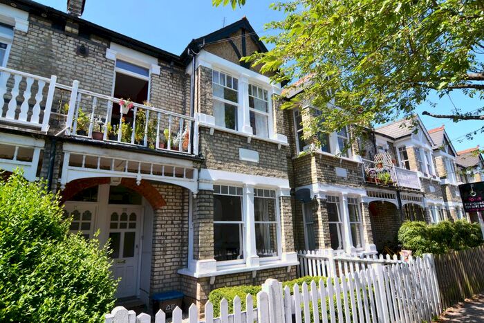 2 Bedroom Flat To Rent In Winchester Road, St Margarets, Twickenham, TW1