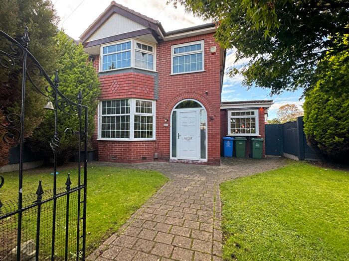 3 Bedroom Semi-detached House For Sale In Walton Road, Brooklands, Sale, M33