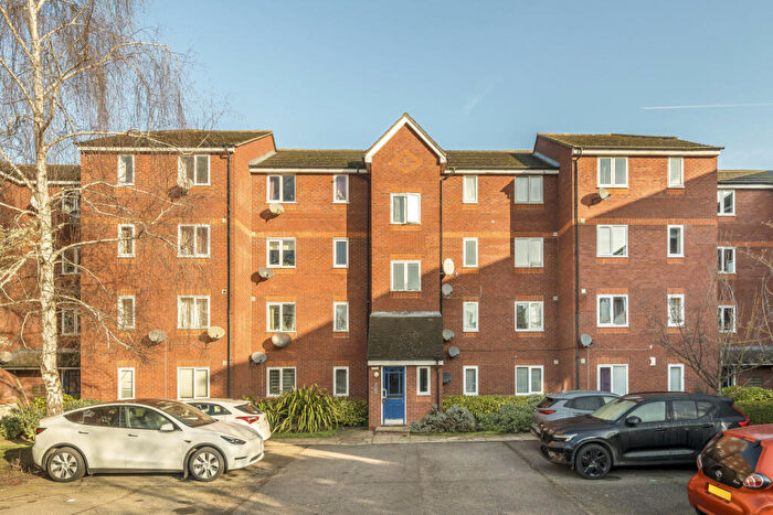 2 Bedroom Flat For Sale In Harlinger Street, Woolwich, London, SE18