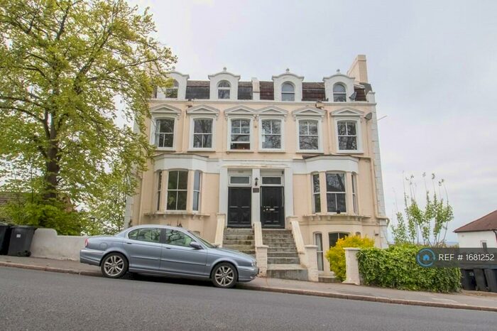 2 Bedroom Flat To Rent In The Heights, London, SE19