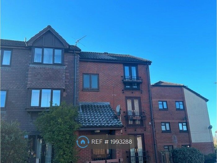 1 Bedroom Flat To Rent In Gables Close, London, SE12