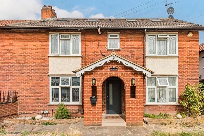 Studio To Rent In Sunbury Way, Hanworth, TW13