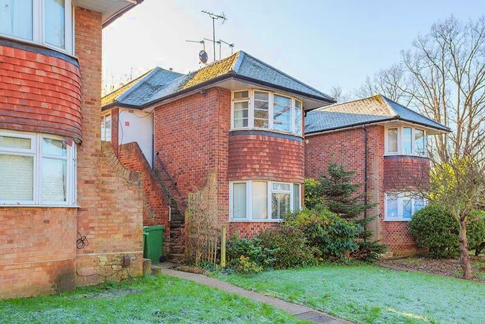 3 Bedroom Flat To Rent In Garrison Lane, Chessington, KT9