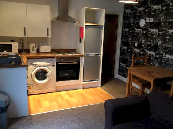 1 Bedroom Apartment To Rent In Ermington Terrace, Flat, PL4