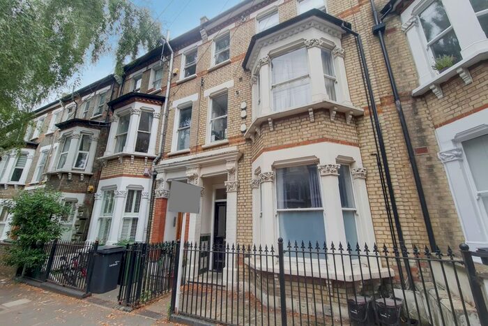 3 Bedroom Flat To Rent In St. Luke's Avenue, London, SW4