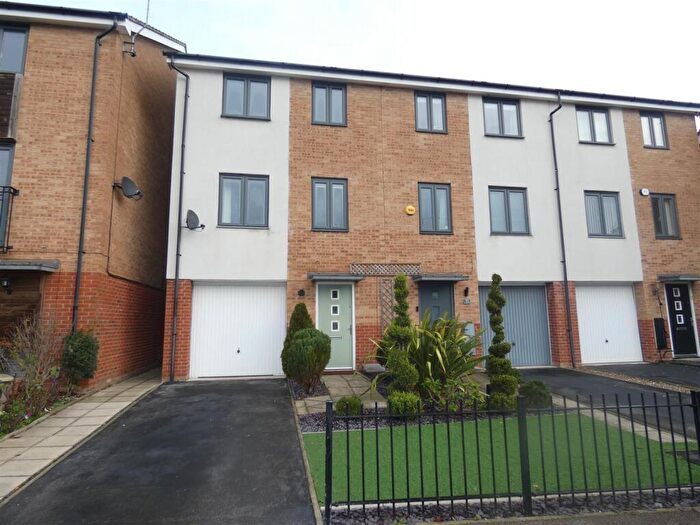 3 Bedroom Town House To Rent In Ruskin Way, Brough, HU15