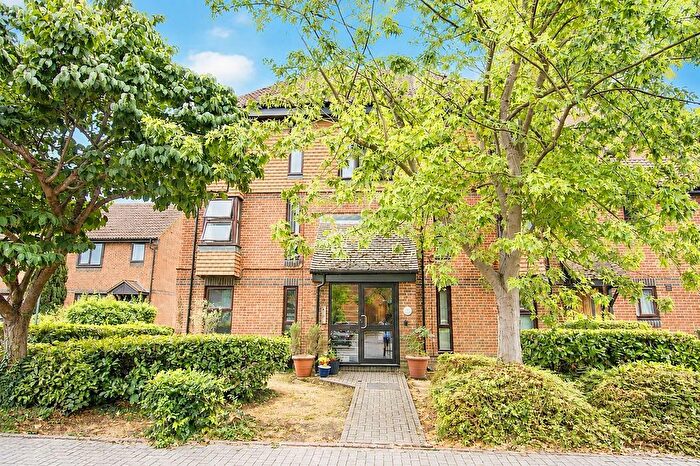 Studio To Rent In Turnpike Lane, Sutton, SM1