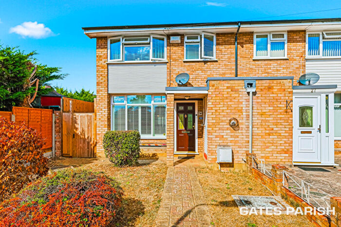 3 Bedroom End Of Terrace House For Sale In Halcyon Way, Hornchurch, RM11