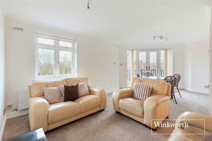 2 Bedroom Apartment To Rent In Holden Road, London, N12