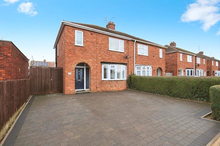 3 Bedroom Semi-Detached House For Sale In Southfields Avenue, Peterborough, PE2