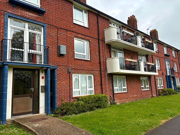 2 Bedroom Flat To Rent In Allaway Avenue, Portsmouth, PO6