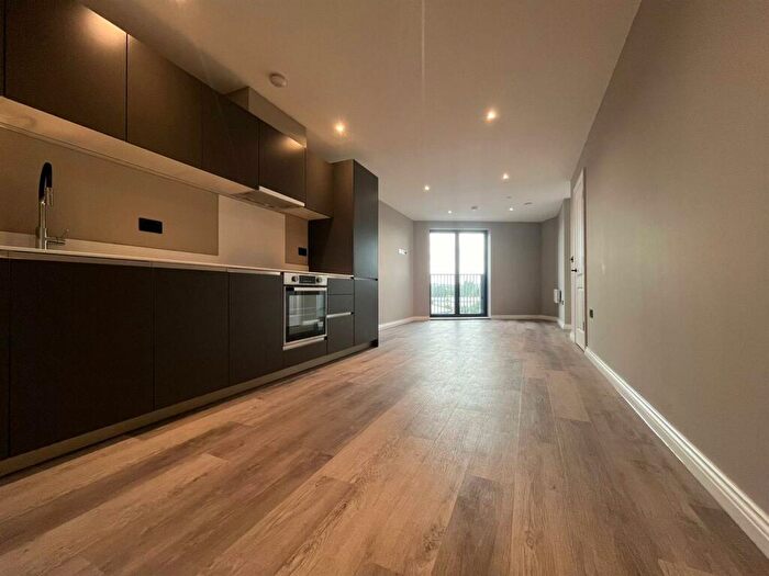 3 Bedroom Apartment To Rent In Springwell Gardens, Whitehall Road, Leeds, LS12