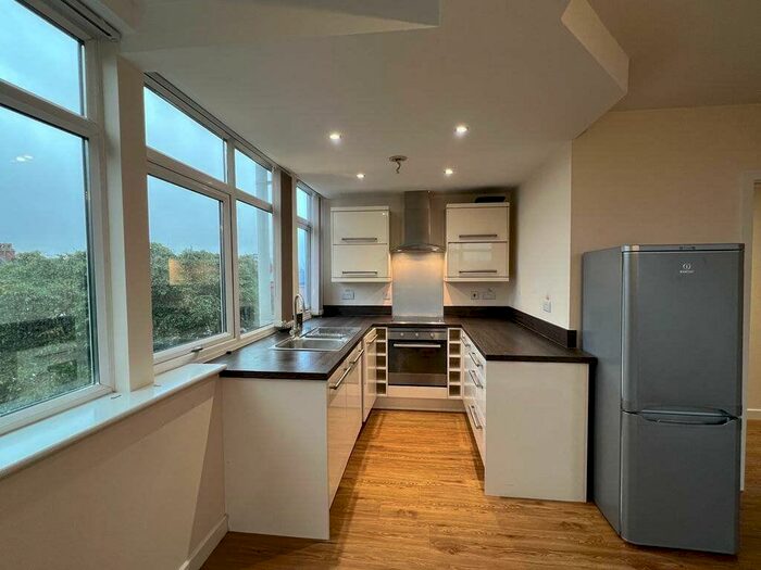 2 Bedroom Flat To Rent In The Parade, Leicester, LE2