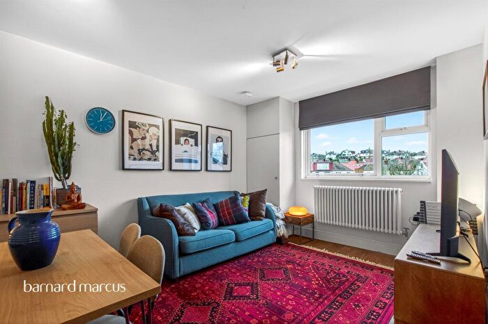 2 Bedroom Flat For Sale In Sancroft Close, London, NW2