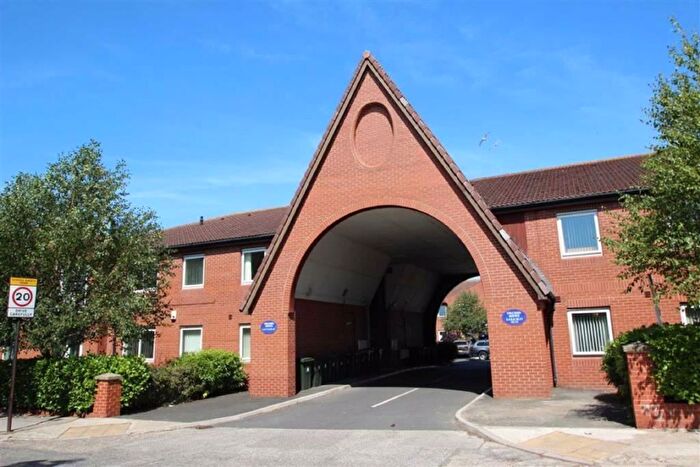 2 Bedroom Flat For Sale In Thorntree Drive, Whitley Bay, NE25