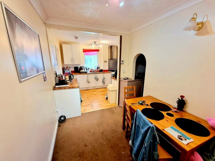 5 Bedroom Semi-Detached House To Rent In Cunningham Road, NR5