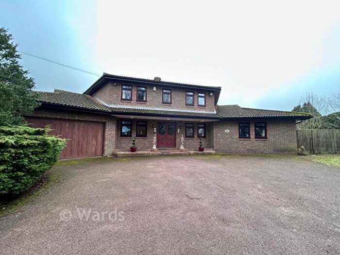 6 Bedroom Detached House For Sale In Fairview Avenue, Rainham, Gillingham, Kent, ME8