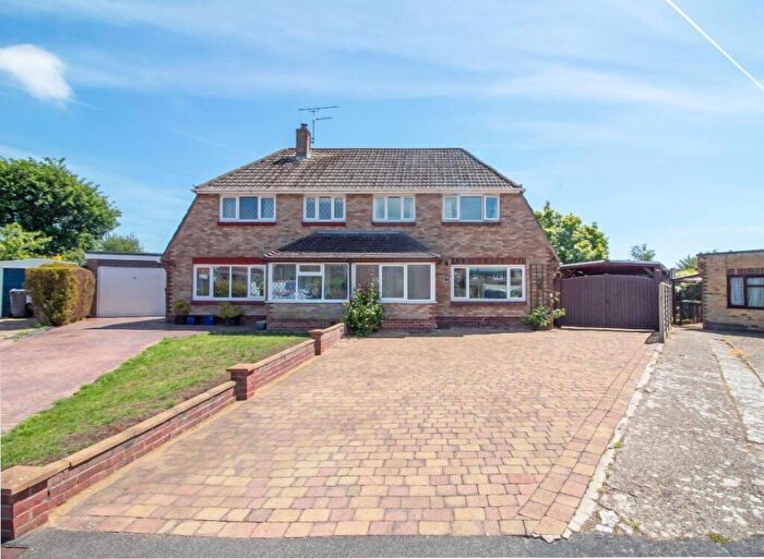 3 Bedroom Semi-Detached House For Sale In Bernina Close, Waterlooville, PO7