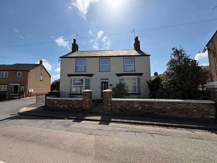 4 Bedroom Detached House For Sale In Delph Street, Peterborough, PE7
