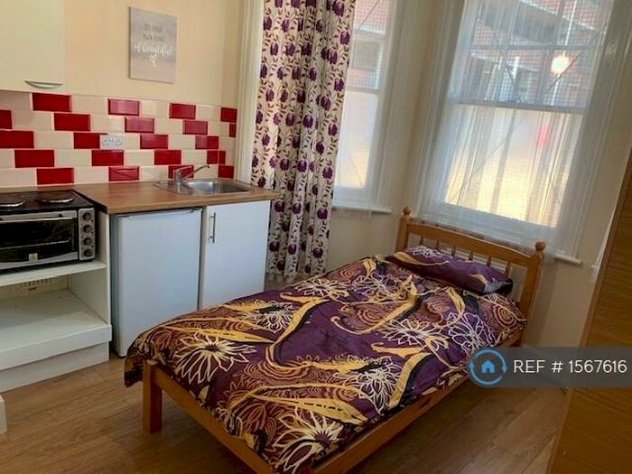 Studio To Rent In Bury Road, London, N22