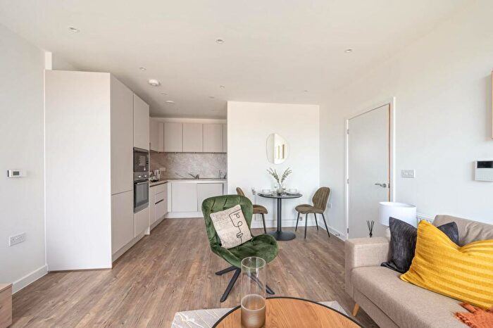 1 Bedroom Flat To Rent In Ridgeway Views, Mill Hill, NW7