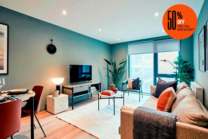 2 Bedroom Flat To Rent In Clyde Place, Glasgow, G5