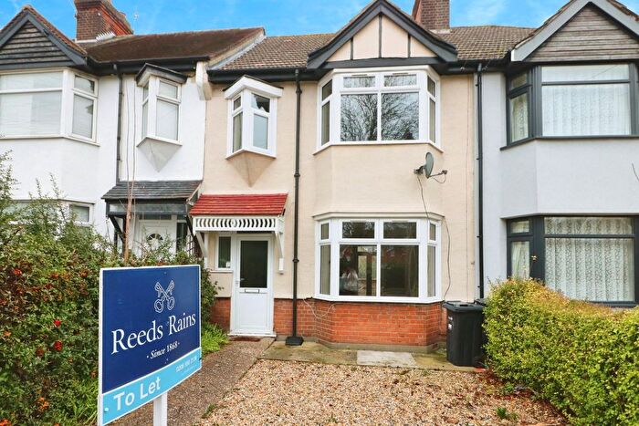 3 Bedroom Terraced House To Rent In Tomswood Hill, Ilford, IG6