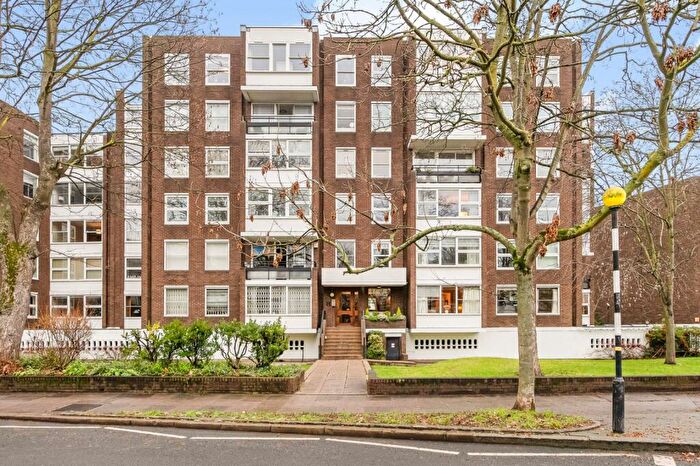 2 Bedroom Flat For Sale In Darwin Court, Gloucester Avenue, NW1